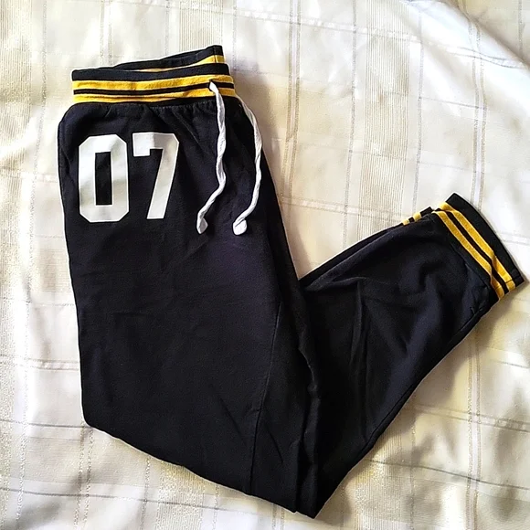 Harry Potter Hogwarts Alumni Joggers - Picture 6 of 14